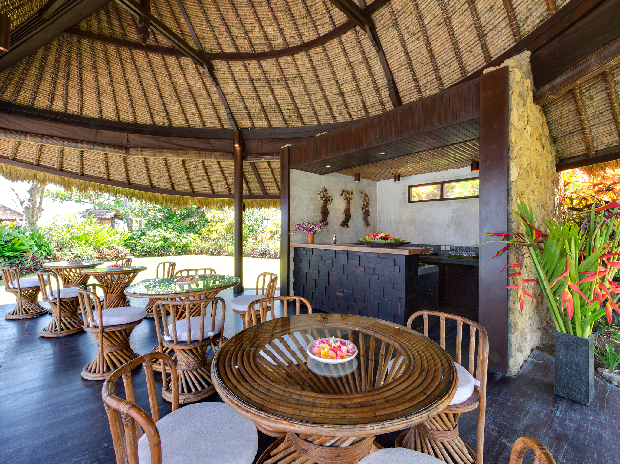 Taman Ahimsa - Poolside cabana dining area - Taman Ahimsa, Seseh-Tanah Lot, Bali